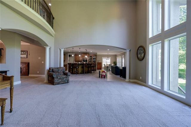 1528 SW Hedgewood Lane, Lee's Summit, MO 64081