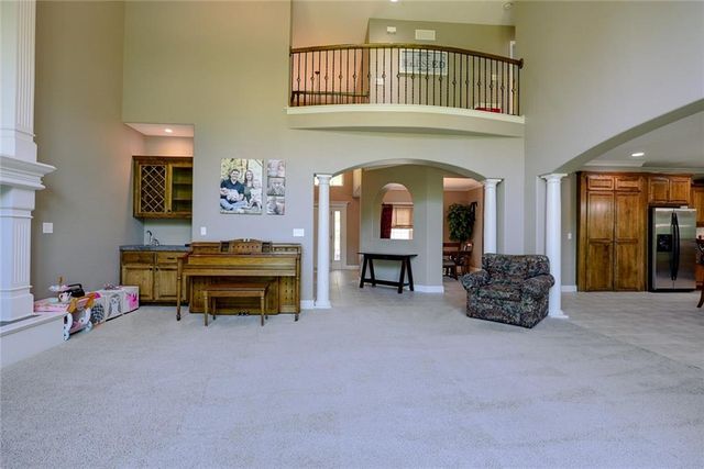 1528 SW Hedgewood Lane, Lee's Summit, MO 64081