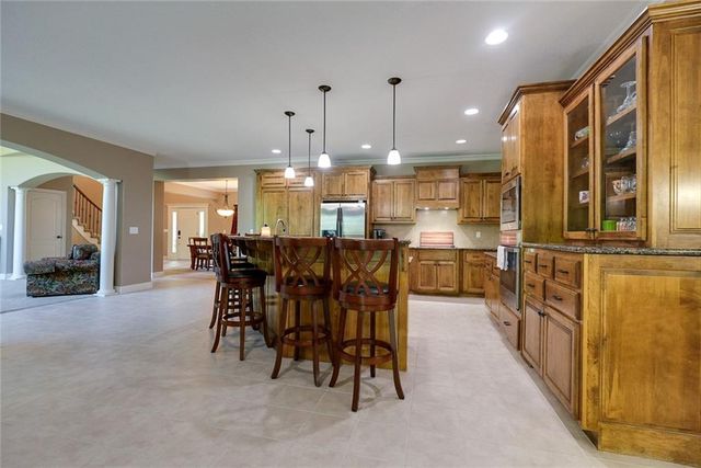 1528 SW Hedgewood Lane, Lee's Summit, MO 64081