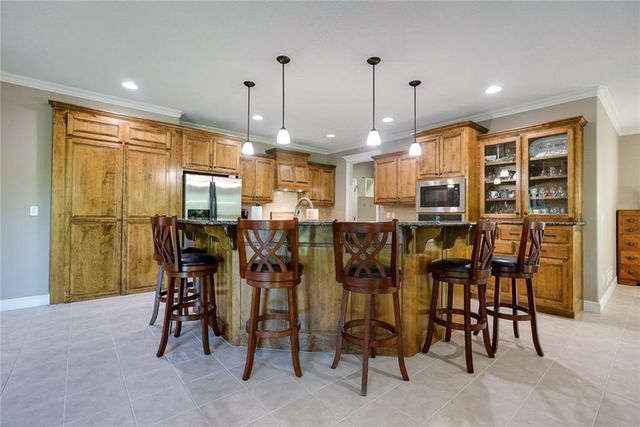 1528 SW Hedgewood Lane, Lee's Summit, MO 64081