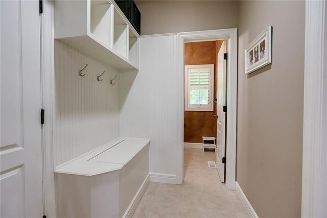 1528 SW Hedgewood Lane, Lee's Summit, MO 64081