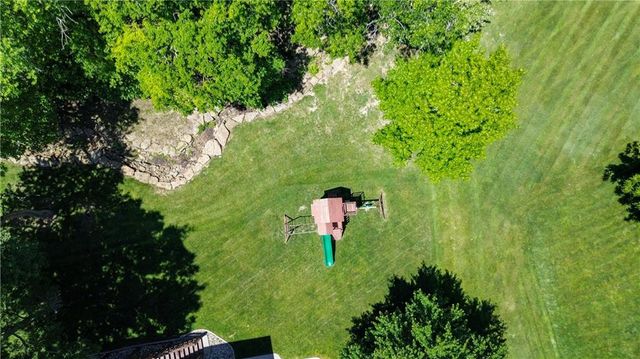 1528 SW Hedgewood Lane, Lee's Summit, MO 64081