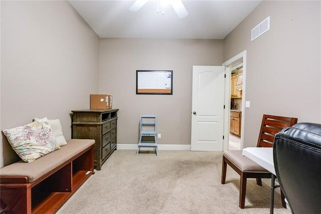 1528 SW Hedgewood Lane, Lee's Summit, MO 64081