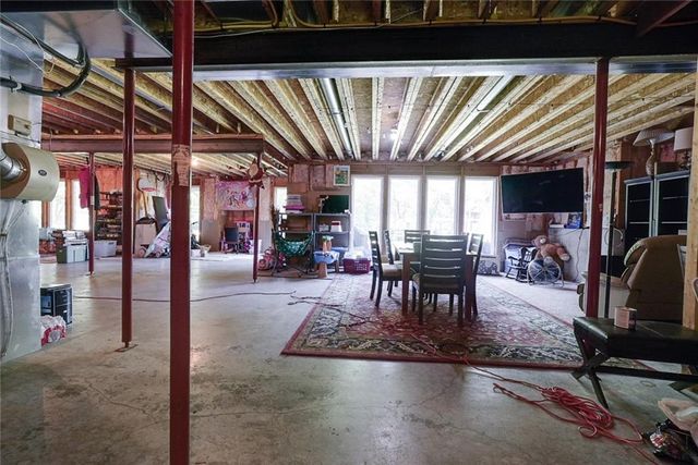 1528 SW Hedgewood Lane, Lee's Summit, MO 64081
