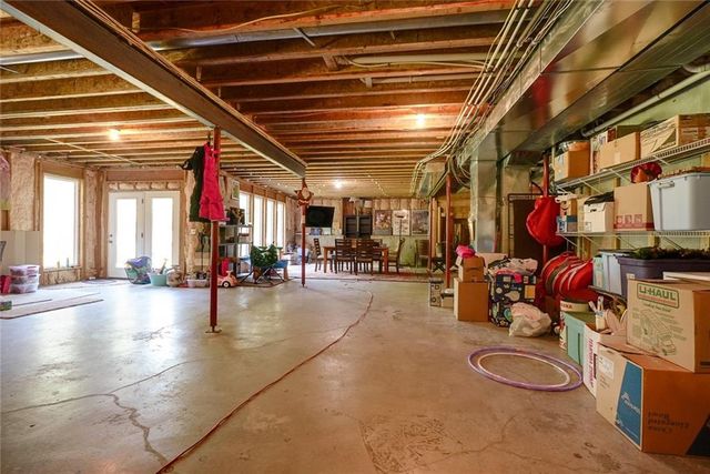 1528 SW Hedgewood Lane, Lee's Summit, MO 64081