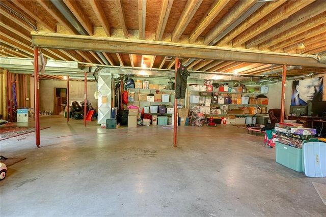1528 SW Hedgewood Lane, Lee's Summit, MO 64081