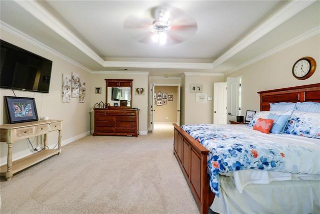 1528 SW Hedgewood Lane, Lee's Summit, MO 64081