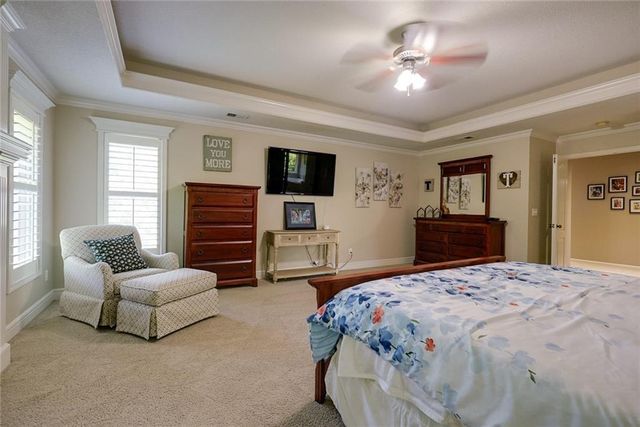 1528 SW Hedgewood Lane, Lee's Summit, MO 64081