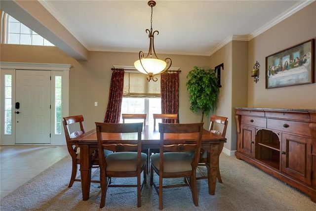 1528 SW Hedgewood Lane, Lee's Summit, MO 64081