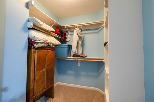 1528 SW Hedgewood Lane, Lee's Summit, MO 64081