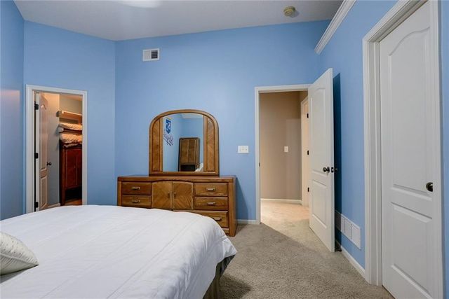 1528 SW Hedgewood Lane, Lee's Summit, MO 64081
