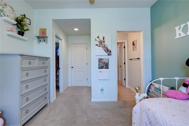 1528 SW Hedgewood Lane, Lee's Summit, MO 64081