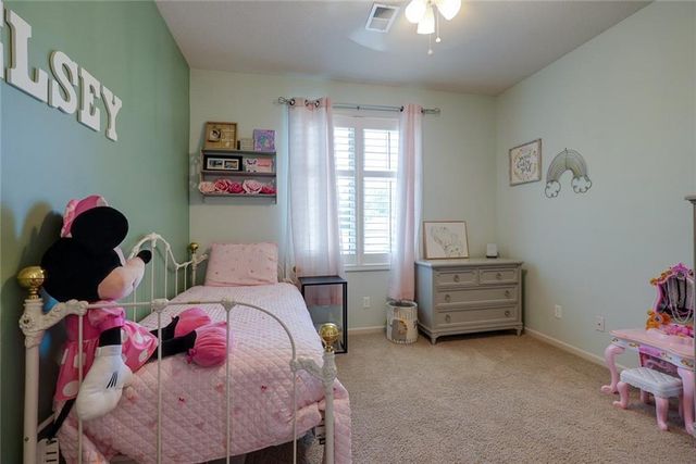 1528 SW Hedgewood Lane, Lee's Summit, MO 64081