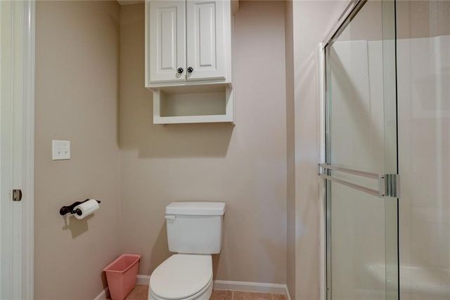 1528 SW Hedgewood Lane, Lee's Summit, MO 64081