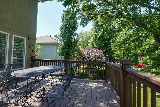 1528 SW Hedgewood Lane, Lee's Summit, MO 64081