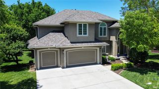 1528 SW Hedgewood Lane, Lee's Summit, MO 64081