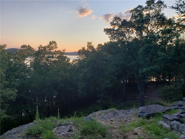 429 Point Mirage Road, Eureka Springs, AR 72631