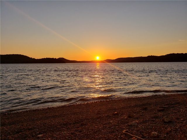 429 Point Mirage Road, Eureka Springs, AR 72631