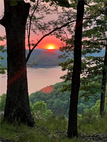 429 Point Mirage Road, Eureka Springs, AR 72631