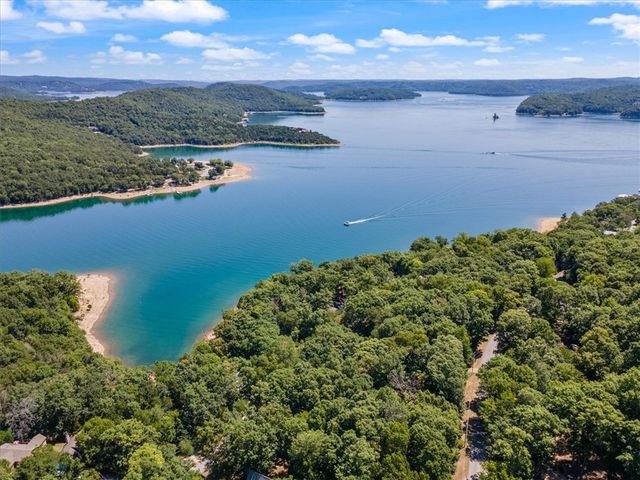 429 Point Mirage Road, Eureka Springs, AR 72631