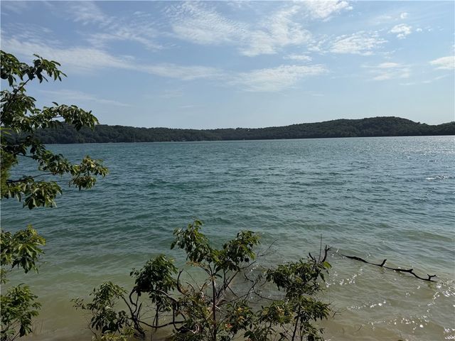 429 Point Mirage Road, Eureka Springs, AR 72631