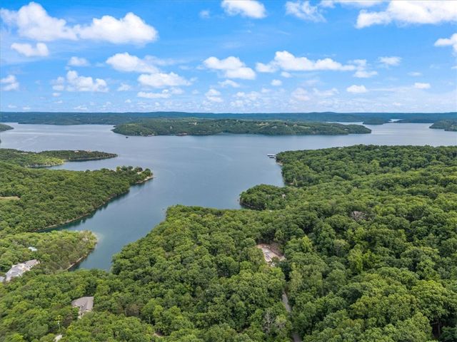 429 Point Mirage Road, Eureka Springs, AR 72631