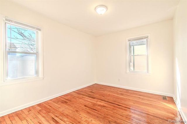 1216 E George Avenue, Hazel Park, MI 48030