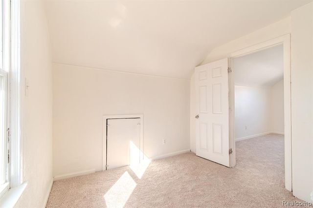 1216 E George Avenue, Hazel Park, MI 48030