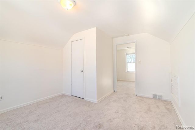 1216 E George Avenue, Hazel Park, MI 48030