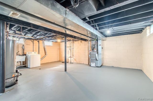 1216 E George Avenue, Hazel Park, MI 48030