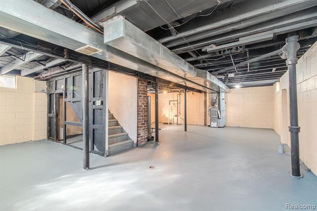 1216 E George Avenue, Hazel Park, MI 48030