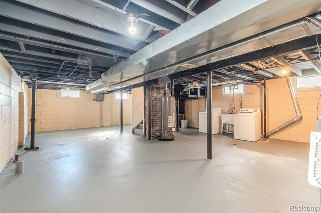 1216 E George Avenue, Hazel Park, MI 48030