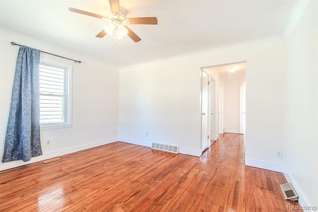 1216 E George Avenue, Hazel Park, MI 48030