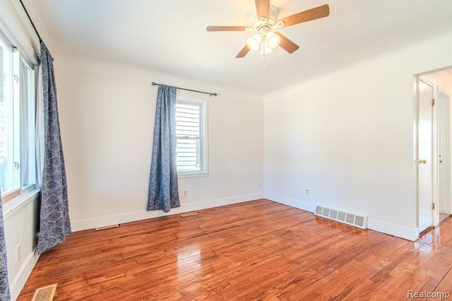 1216 E George Avenue, Hazel Park, MI 48030