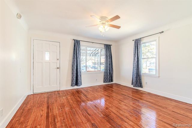 1216 E George Avenue, Hazel Park, MI 48030