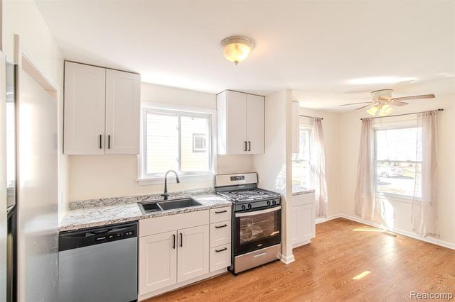 1216 E George Avenue, Hazel Park, MI 48030