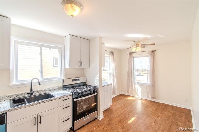 1216 E George Avenue, Hazel Park, MI 48030