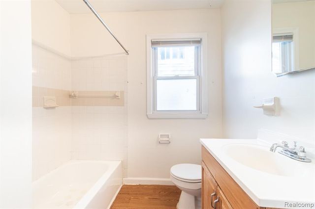 1216 E George Avenue, Hazel Park, MI 48030