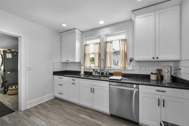 3421 IRIS STREET N, St Petersburg, FL 33704