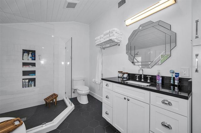 3421 IRIS STREET N, St Petersburg, FL 33704