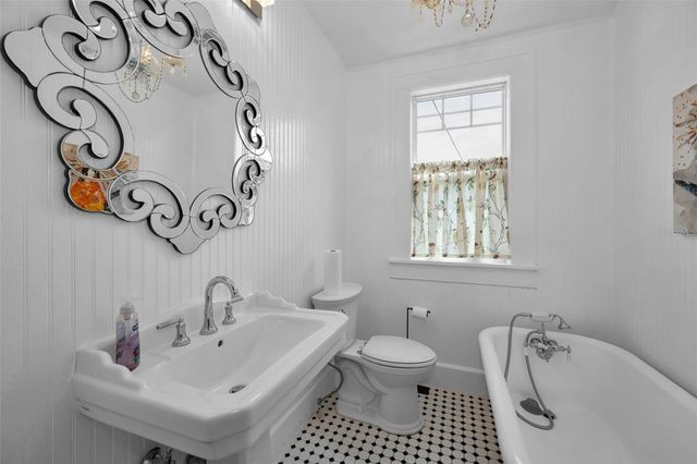 3421 IRIS STREET N, St Petersburg, FL 33704