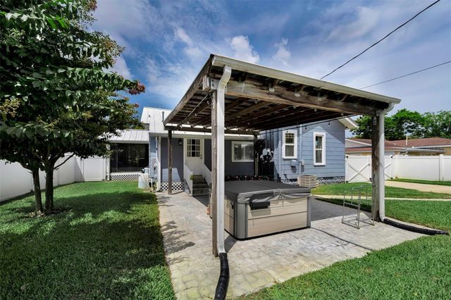 3421 IRIS STREET N, St Petersburg, FL 33704