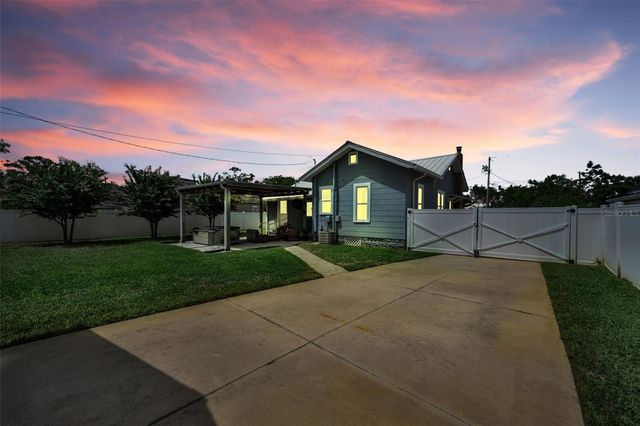 3421 IRIS STREET N, St Petersburg, FL 33704