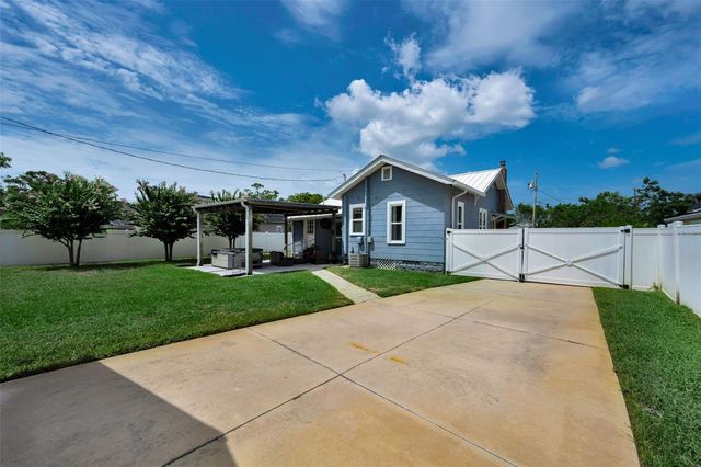 3421 IRIS STREET N, St Petersburg, FL 33704