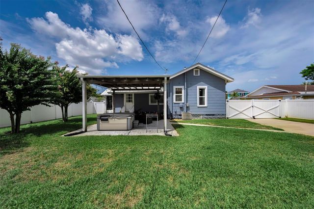 3421 IRIS STREET N, St Petersburg, FL 33704