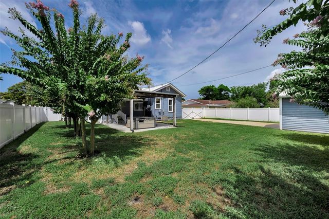 3421 IRIS STREET N, St Petersburg, FL 33704
