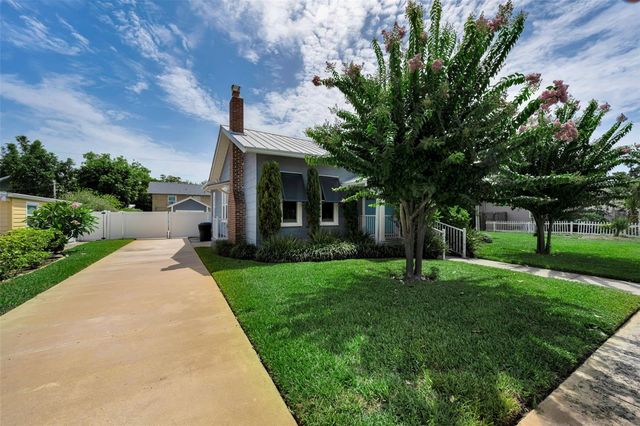 3421 IRIS STREET N, St Petersburg, FL 33704