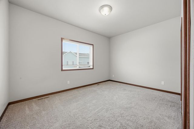 726 Prairie Avenue, Horace, ND 58047