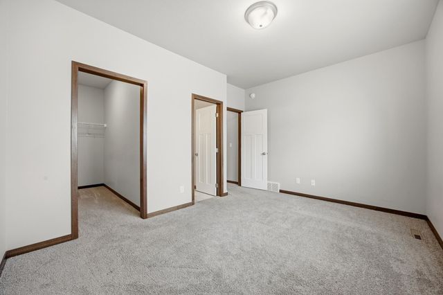 726 Prairie Avenue, Horace, ND 58047