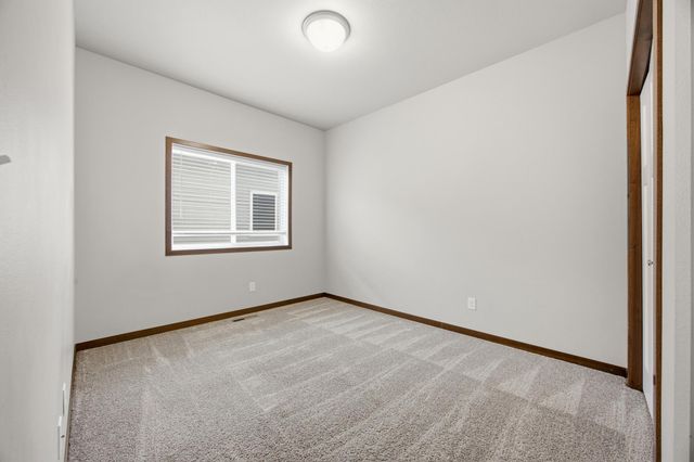 726 Prairie Avenue, Horace, ND 58047